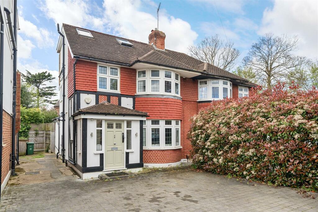 4 bedroom semidetached house for sale in Latchmere Lane, Kingston Upon
