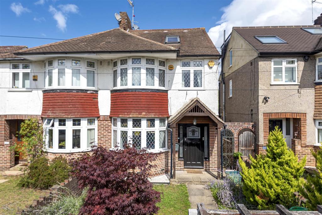 4 bedroom semidetached house for sale in Tudor Drive, Kingston Upon