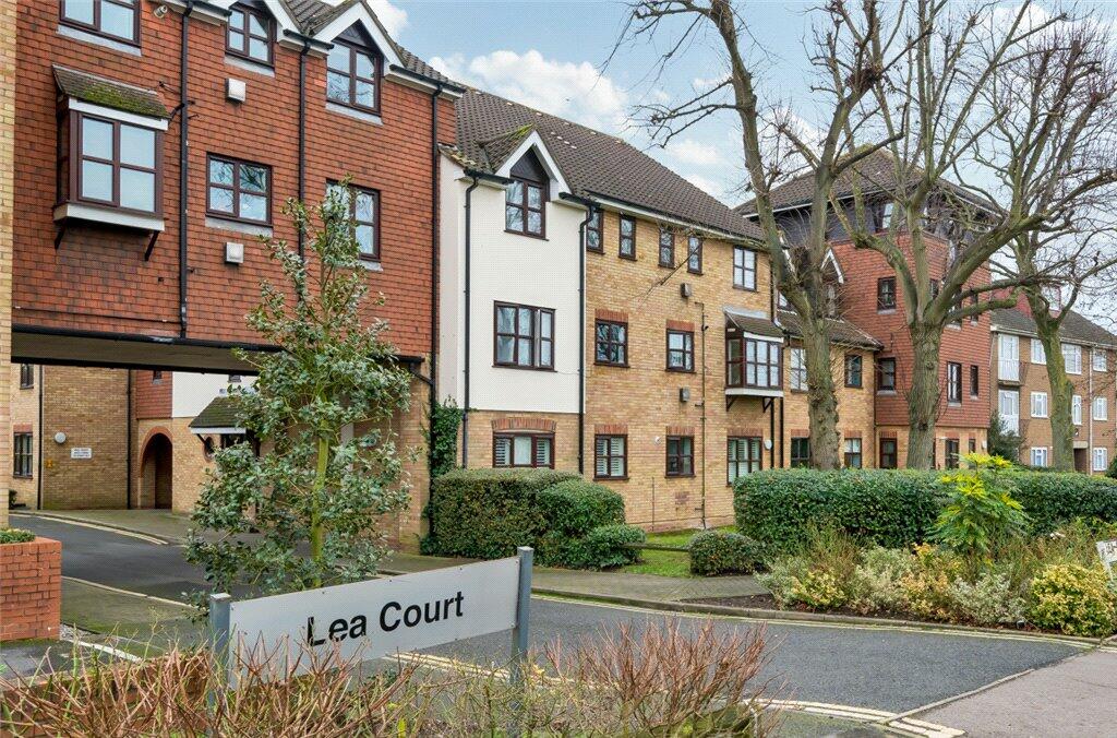 2 bedroom apartment for sale in The Ridgeway, London, E4