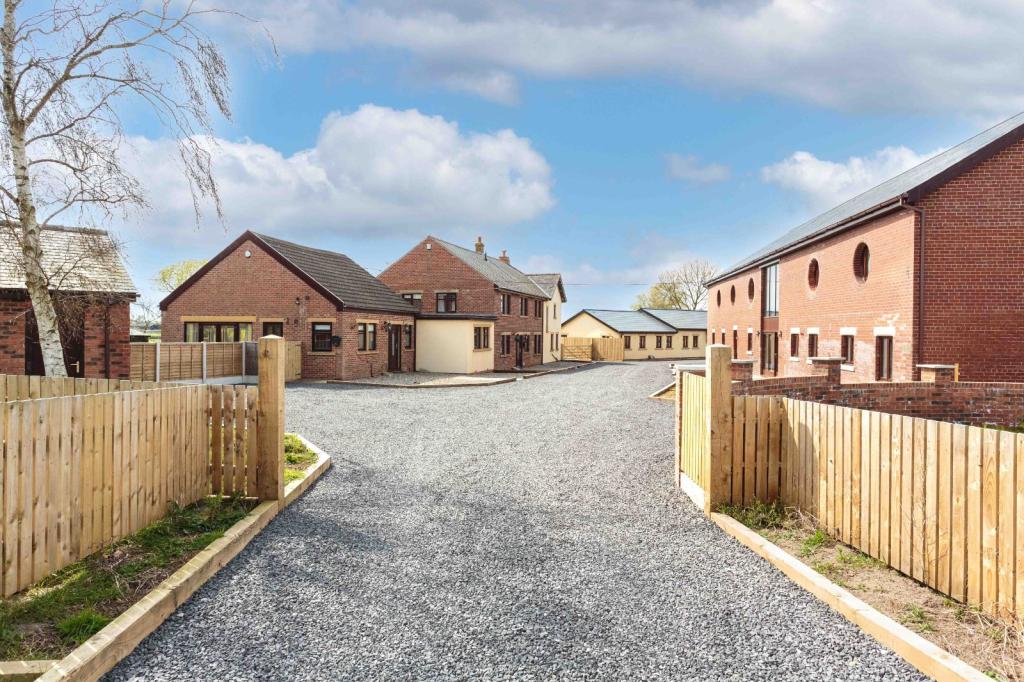 2 bedroom bungalow for sale in Wrea Brook Lane, Bryning, Preston