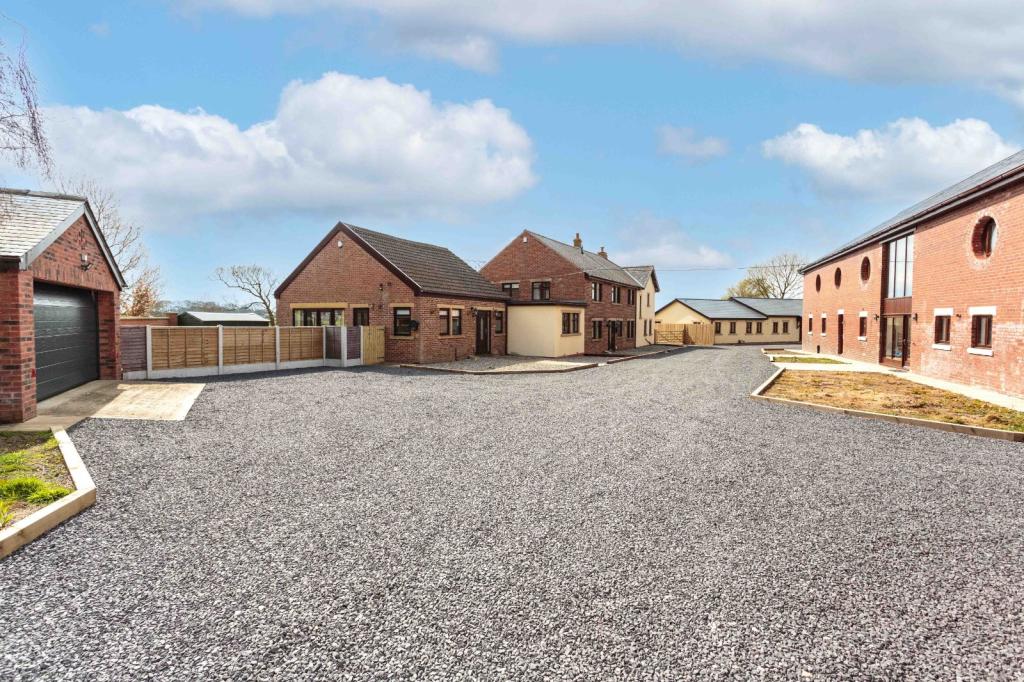 2 bedroom bungalow for sale in Wrea Brook Lane, Bryning, Preston