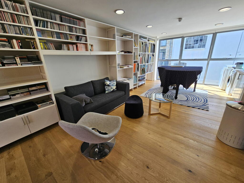 Main image of property: Turnham Green Terrace Mews, London, W4 1QU