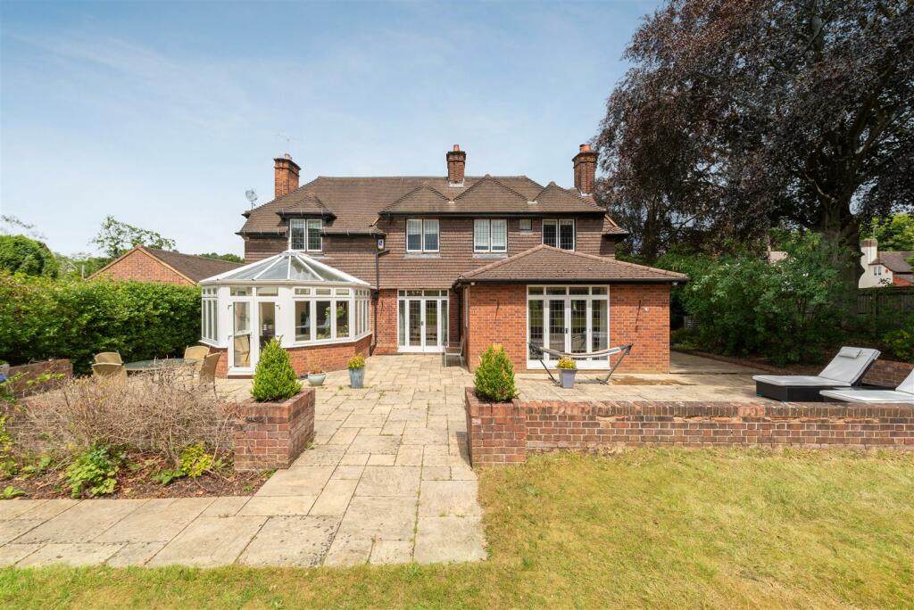 4 bedroom detached house for sale in Charters Road, Sunningdale, SL5