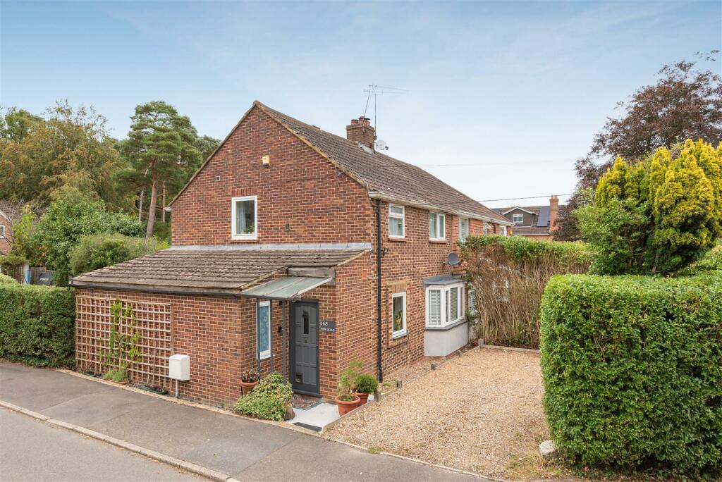 3 bedroom semidetached house for sale in New Road, Ascot, SL5