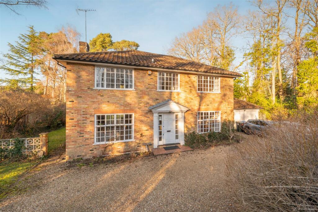 5 bedroom detached house for sale in Hamilton Drive, Sunningdale, SL5