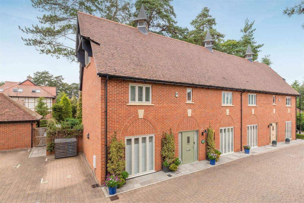 4 bedroom semidetached house for sale in Martingales Close, Ascot, SL5