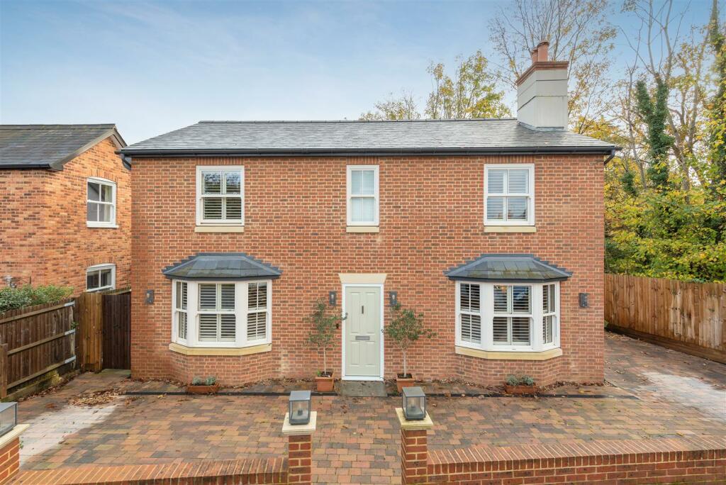 4 bedroom detached house for sale in Upper Village Road, Sunninghill, SL5