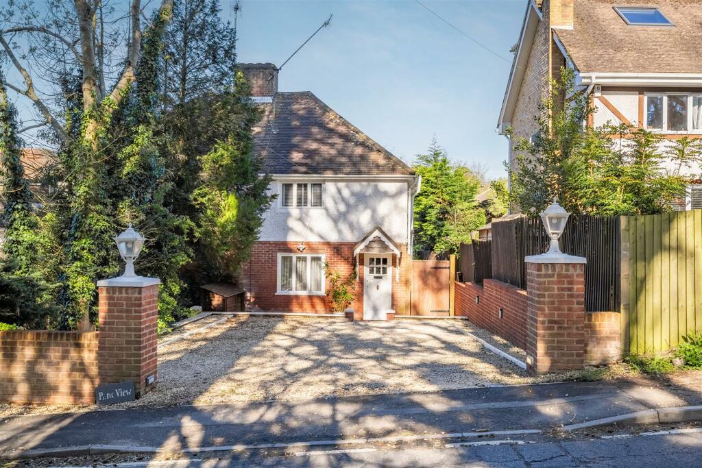 2 bedroom semidetached house for sale in Sunninghill Road, Ascot, SL5