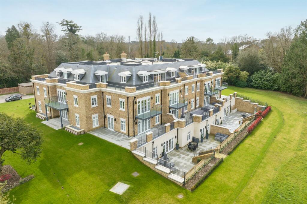 2 bedroom apartment for sale in Beechgrove, Sunninghill, SL5