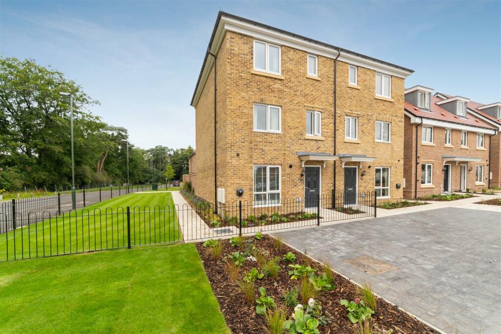 4 bedroom semidetached house for sale in Heatherwood Royal, Ascot, SL5