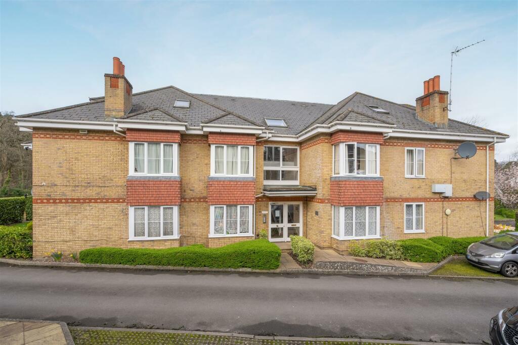 2 bedroom flat for rent in Woodmill Court, Ascot, SL5