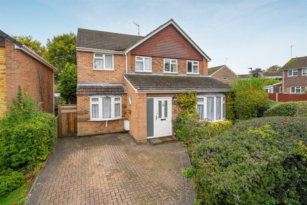 4 bedroom detached house for rent in Elliott Rise, Ascot, SL5