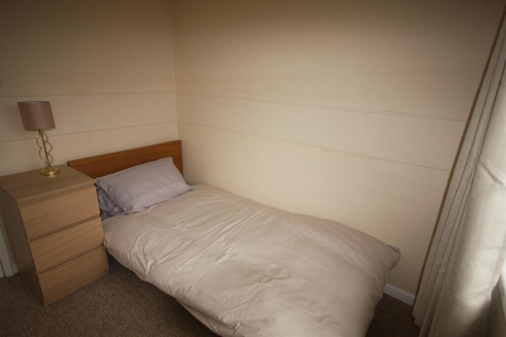 Main image of property: Room 4, 122 Carmelite Way
