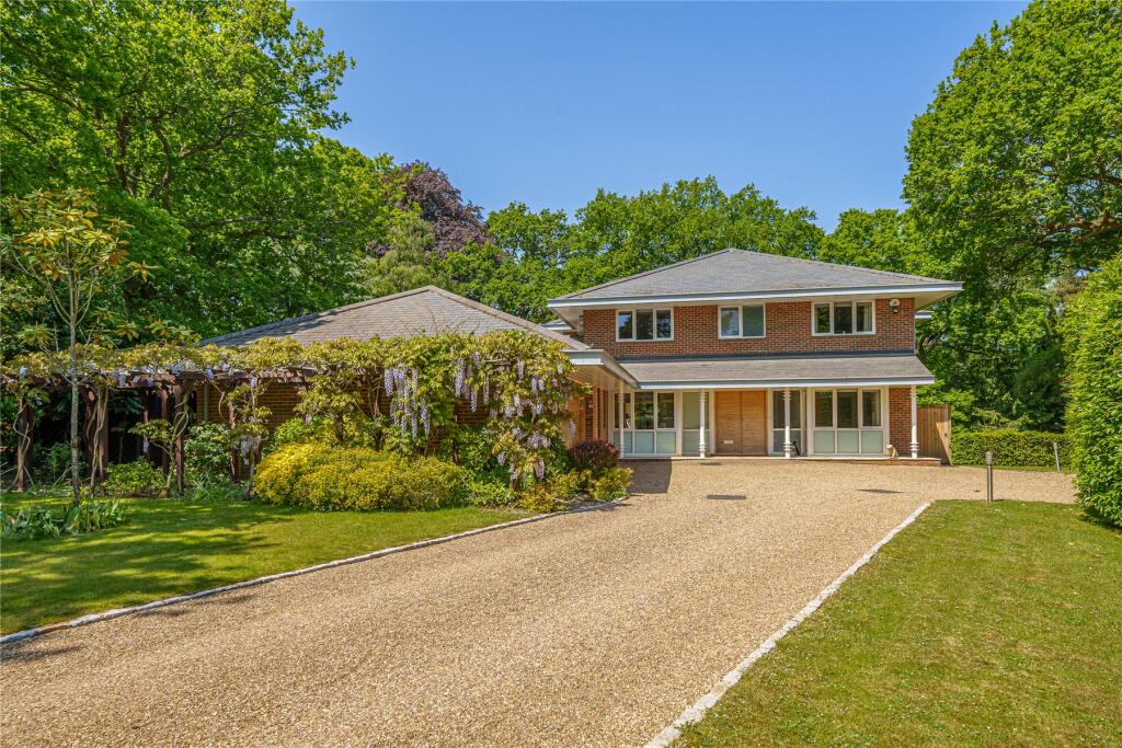 5 bedroom detached house for sale in Comeragh Close, Woking, Surrey, GU22