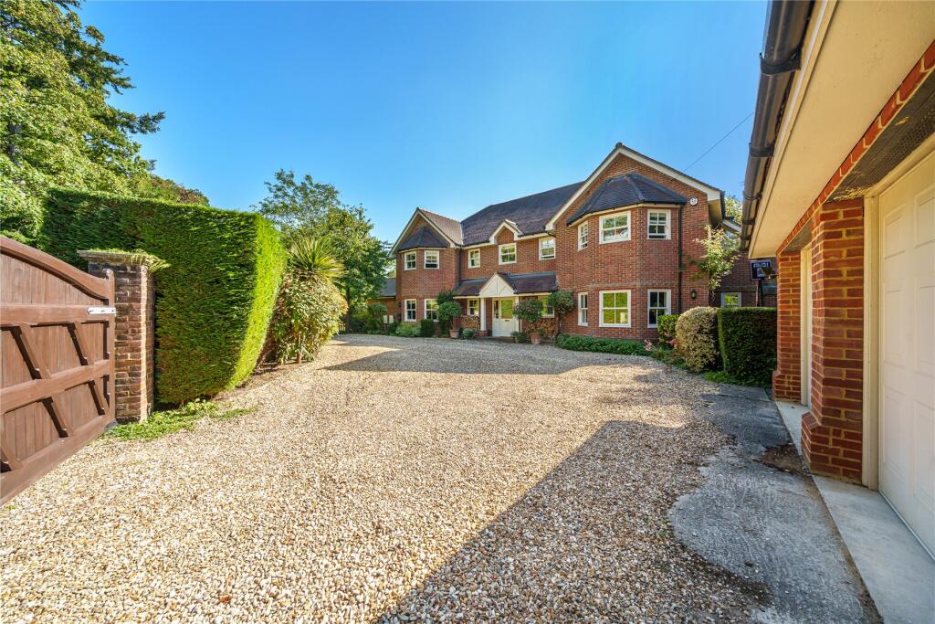 5 bedroom detached house for sale in Pond Road, Hook Heath, Surrey, GU22