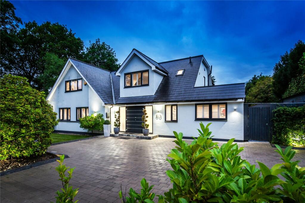 5 bedroom detached house for sale in Eastwick Road, Hersham, Waltonon