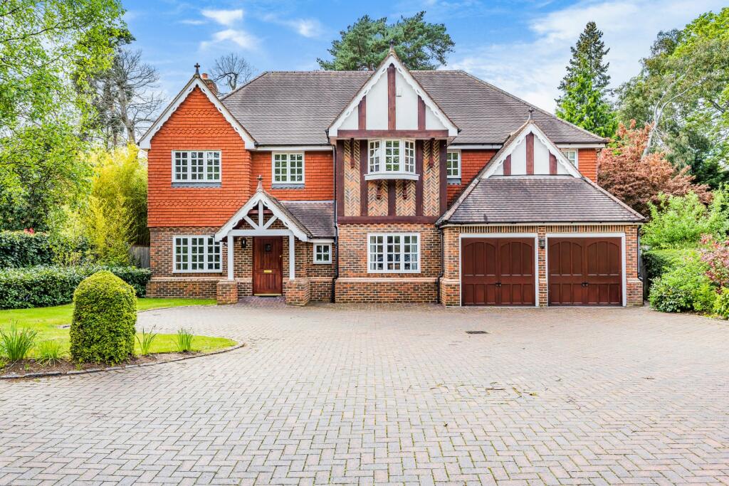 5 bedroom detached house for sale in Old Woking Road, Pyrford, Surrey, GU22