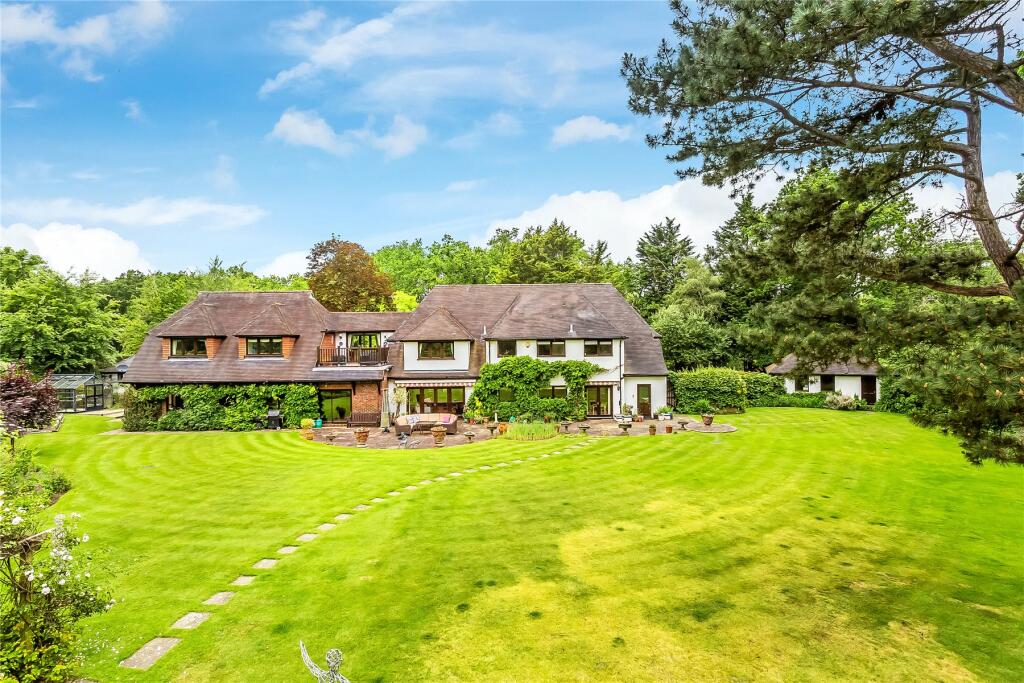 6 bedroom detached house for sale in Fox Corner, Worplesdon, Guildford