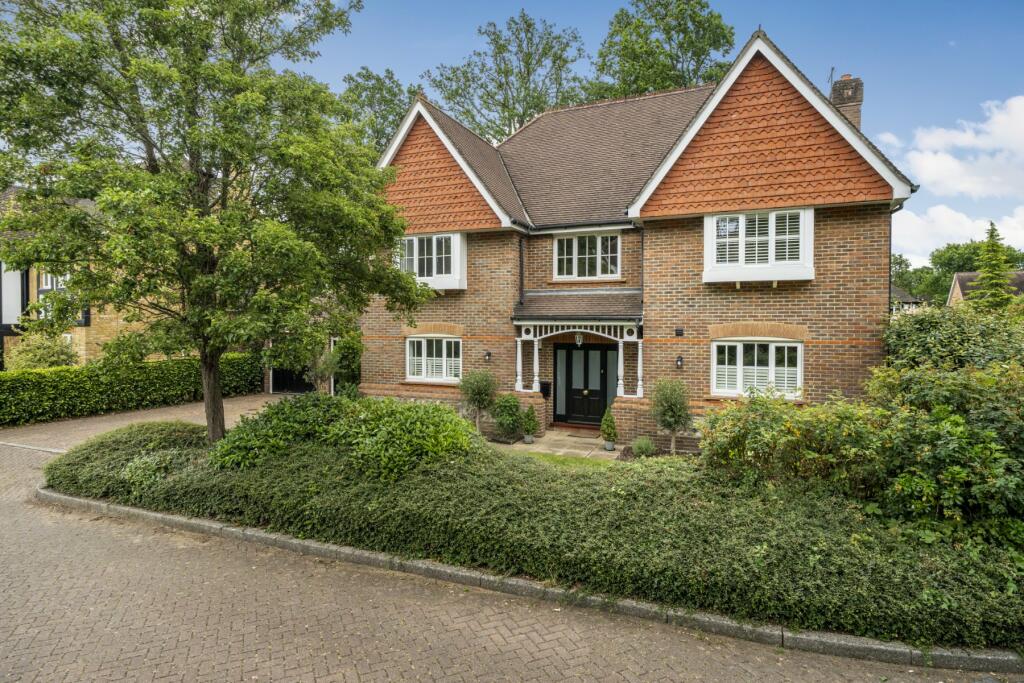 5 bedroom house for sale in Redwing Gardens, West Byfleet, Surrey, KT14