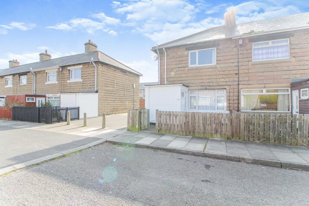 2 bedroom end of terrace house for rent in Oswald Road, Newbigginby