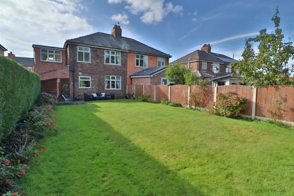 4 bedroom semidetached house for sale in Hood Lane South, Great Sankey, Warrington, WA5