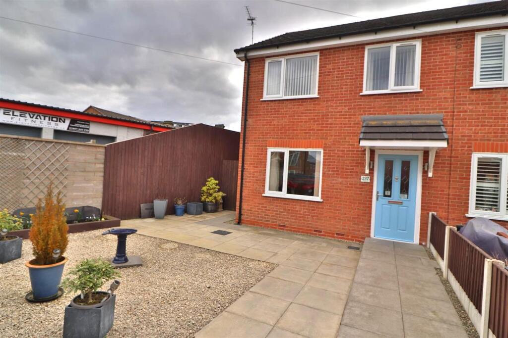 Main image of property: Thelwall Lane, Warrington
