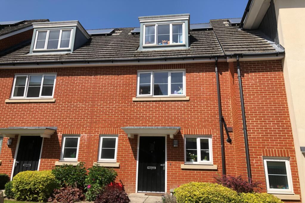 3 bedroom terraced house for rent in Blossom Drive, Orpington, Kent, BR6