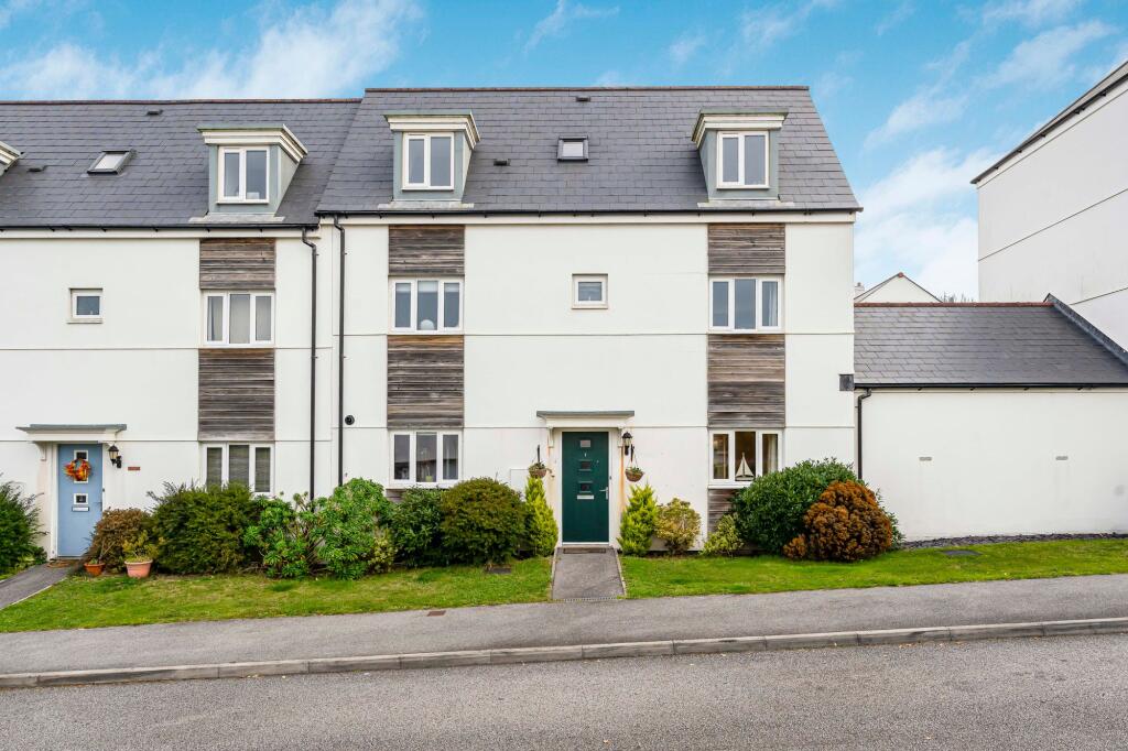 4 bedroom semi-detached house