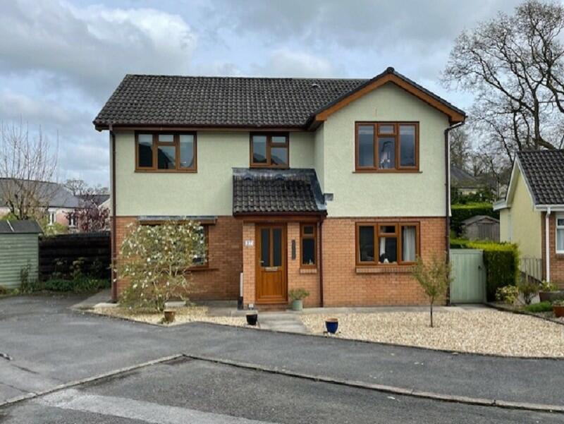 4 bedroom detached house for sale in Lon Rhys, Llandeilo