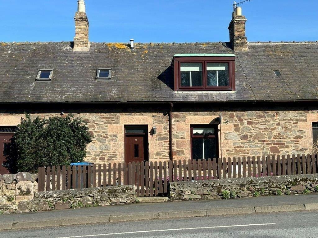 2 bedroom cottage for sale in Gunsgreenhill Cottages, Eyemouth