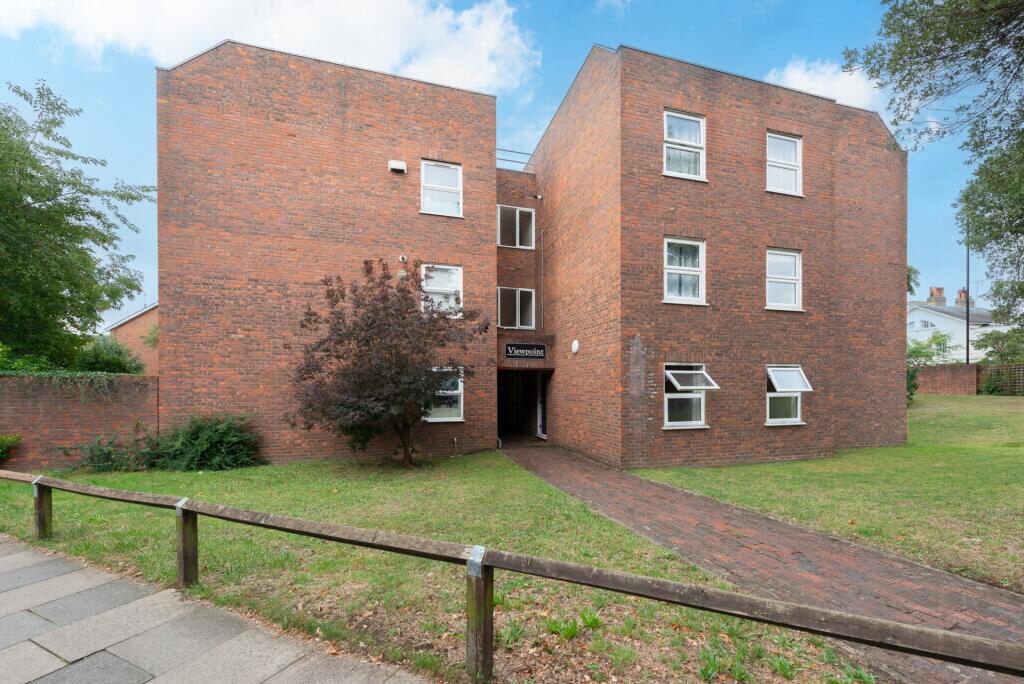1 bedroom flat for sale in Viewpoint, Lee Park, Blackheath, SE3