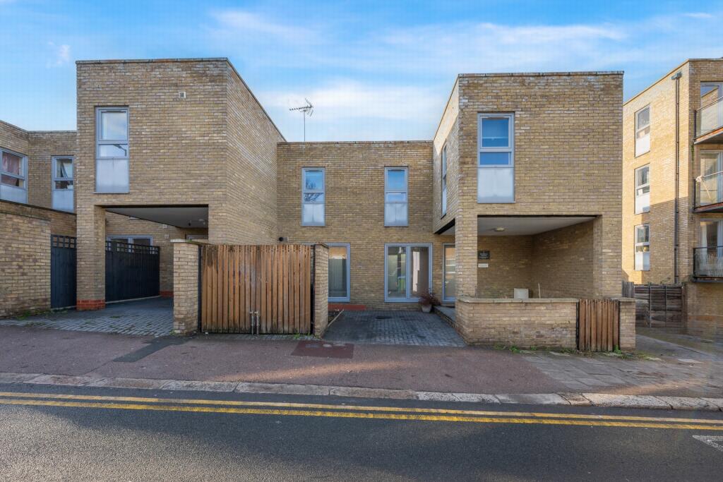 Main image of property: de Morgan Terrace, Bloomfield Road, Woolwich, SE18