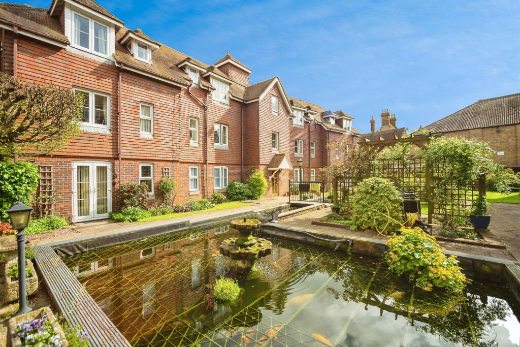 2 bedroom flat for sale in Gange Mews, Faversham, ME13
