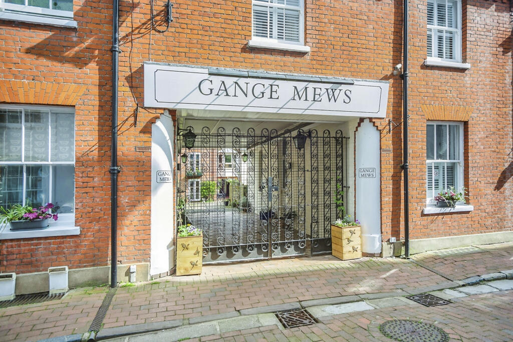 2 bedroom flat for sale in Gange Mews, Faversham, ME13