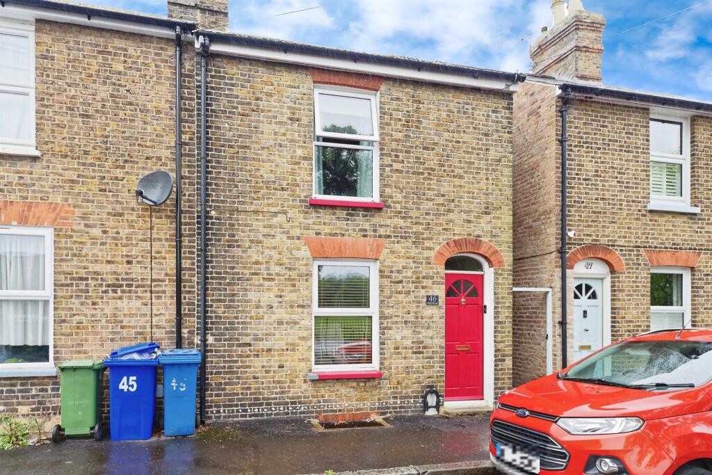 3 bedroom terraced house for sale in Park Road, Faversham, ME13