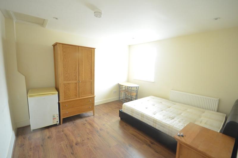 1 bedroom flat share for rent in Burdett Road, London, E3