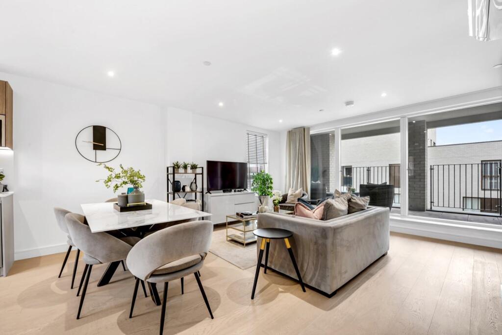 Main image of property: The Avenue, London