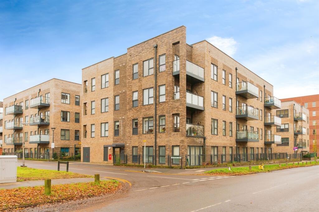 2 bedroom apartment for sale in Henbury Way, Watford, WD19