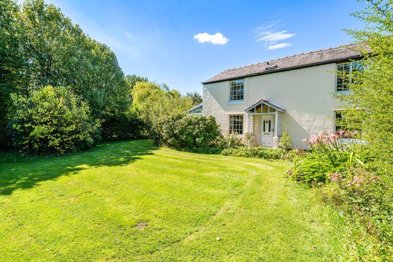 4 bedroom detached house for sale in Longmeanygate, Leyland, PR26