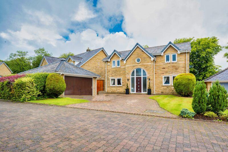 4 bedroom detached house for sale in Olde Stoneheath Court, Long Lane