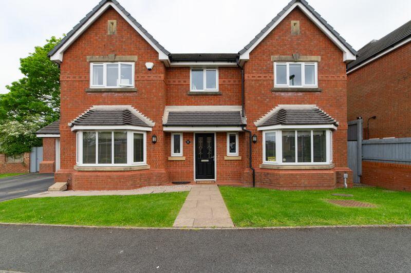 5 bedroom detached house for sale in Whittle Hills Close, WhittleLe