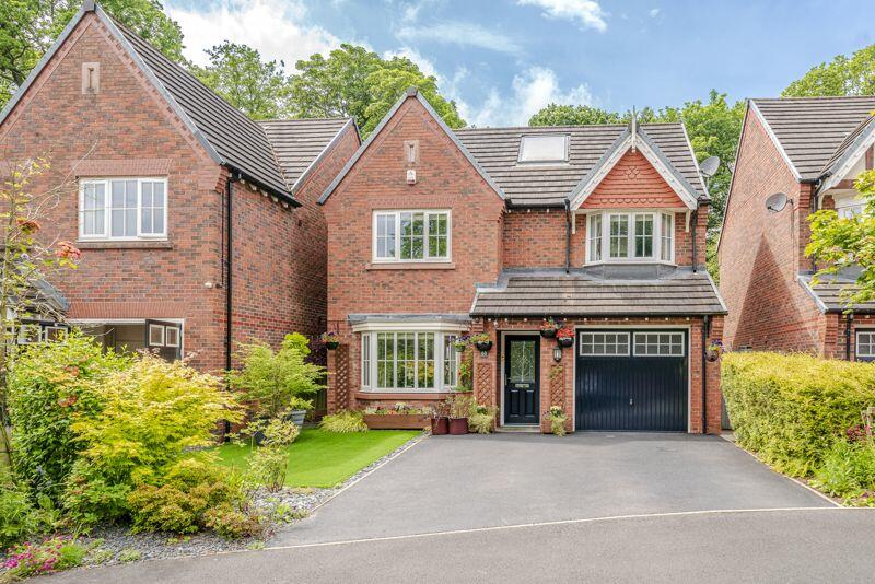4 bedroom detached house for sale in Duxbury Manor Way, Chorley, PR7