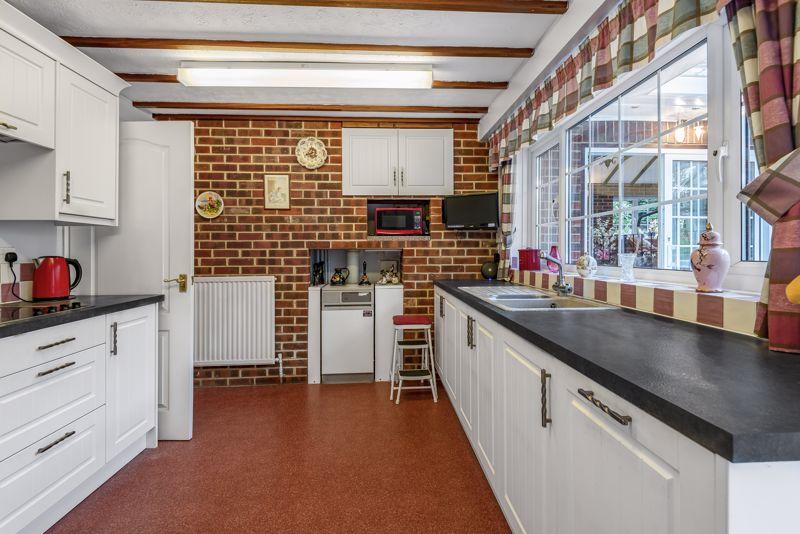 4 bedroom detached house for sale in Willis Lane, Four Marks, Alton