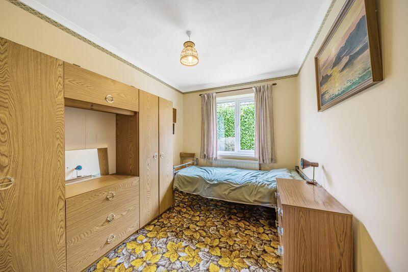 4 bedroom detached bungalow for sale in Yarnhams Close, Four Marks