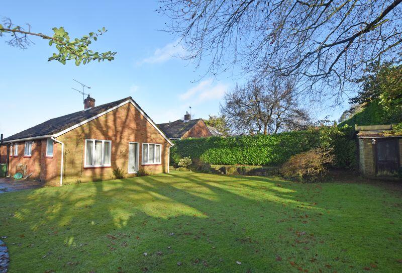 4 bedroom detached bungalow for sale in Yarnhams Close, Four Marks