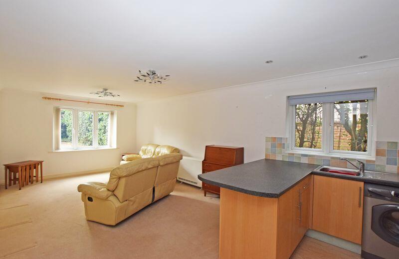 2 bedroom ground floor flat for sale in Four Marks, GU34