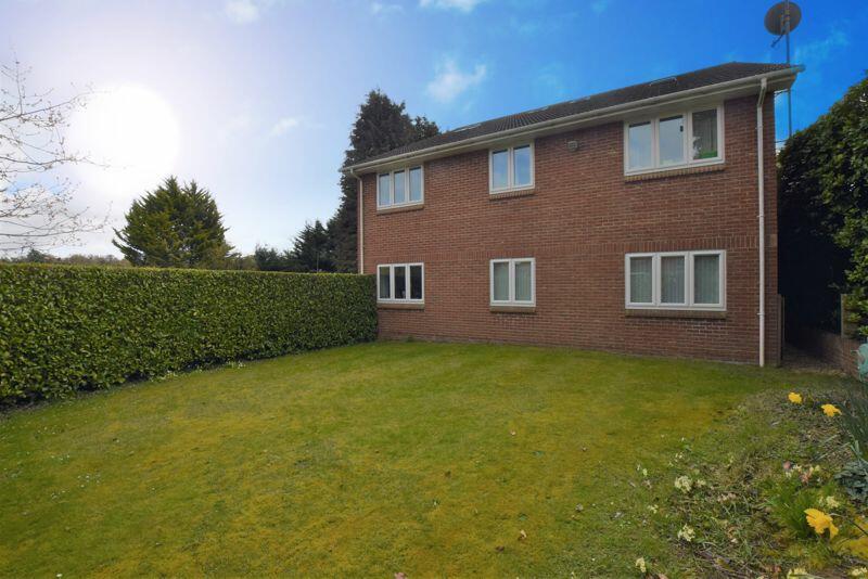 2 bedroom ground floor flat for sale in Four Marks, GU34