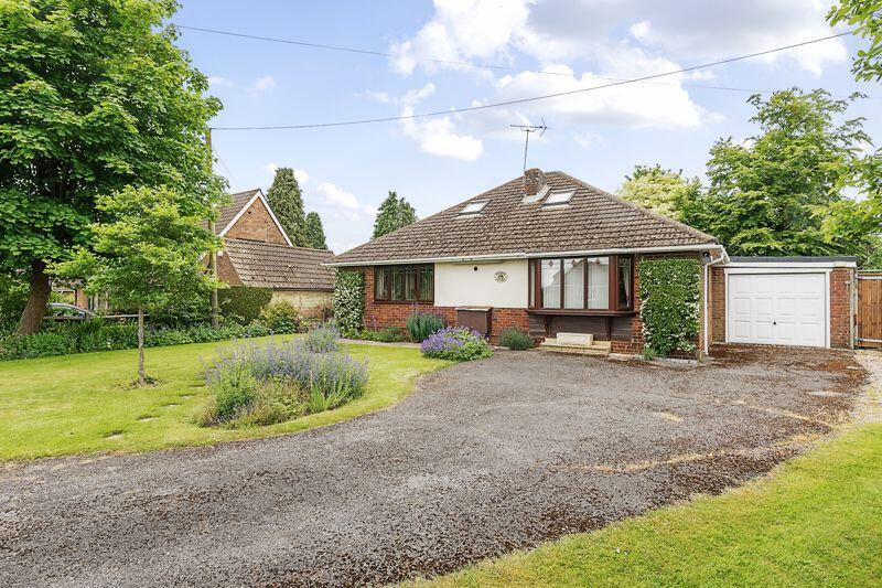3 bedroom bungalow for sale in Blackberry Lane, Four Marks , GU34