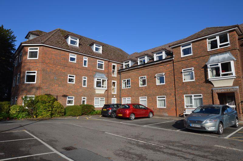 2 bedroom retirement property for sale in Market Square, Alton