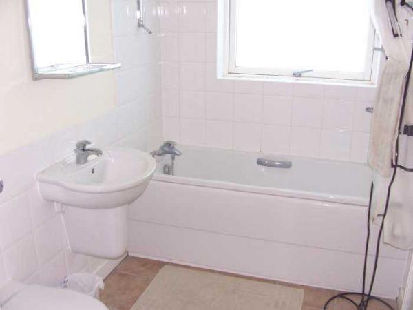 2 bedroom flat to rent in Ted Bates Road, Southampton, SO14